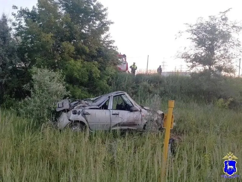 15 июня в посёлке Варламово 17‑летний юноша сел за руль LADA Kalina без водительских прав. Машина вылетела в кювет и опрокинулась — оба подростка госпитализированы, сообщает полиция.
