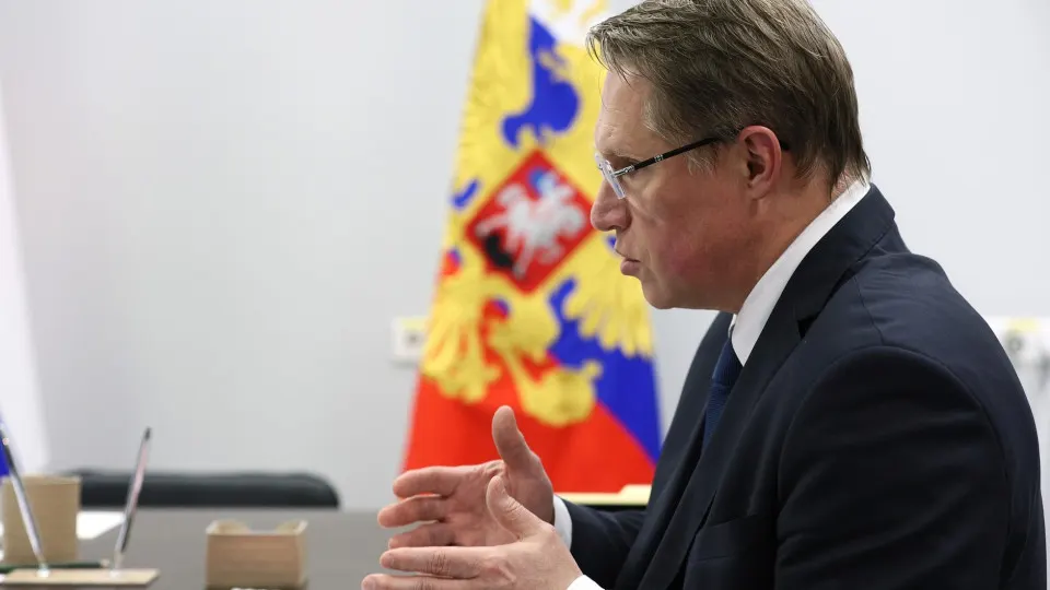 Минздрав заявил, что большинство ординаторов проходит обучение по целевым договорам; с 2020 года приём в медобразование существенно вырос, а для выпускников действует закон об обязательной отработке в государственных учреждениях.