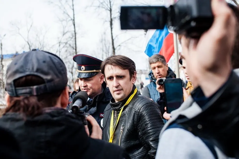 Против Ричарда Роуза возбудили новое дело по статьям об оправдании терроризма и реабилитации нацизма (ст. 205.2 и 354.1 УК РФ). Подробности не раскрывают; ранее ему дали восемь лет колонии по обвинениям в военных фейках.