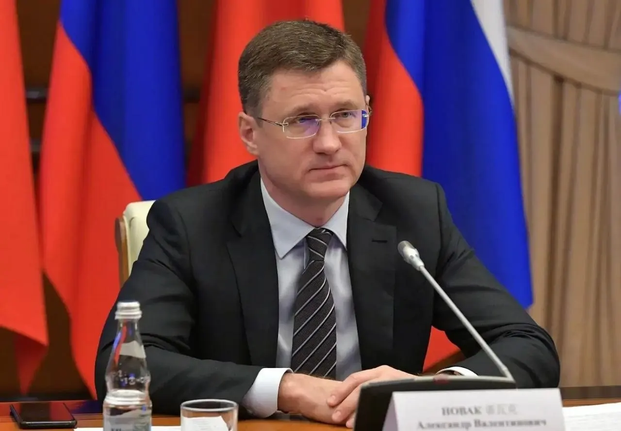 Вице‑премьер сообщил, что запасы топлива в стране достаточны; правительство перестраивает логистику с учётом потребностей регионов, а пиковый спрос был вызван ажиотажем.