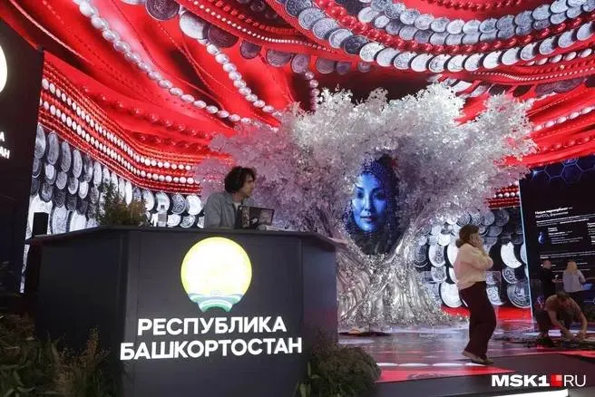 На Петербургском экономическом форуме подписано соглашение: компания «Полиметалл» будет разрабатывать Новопетровское месторождение с добычей как минимум до 2038 года; в проект входят рудник, вахтовый посёлок и социальные инвестиции.