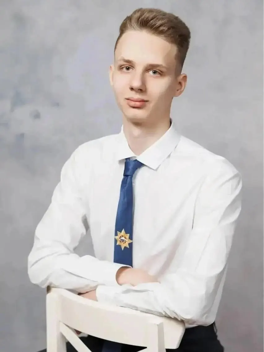 Илья Ковалёв из лицея №38 показал максимальные результаты на ЕГЭ по трём дисциплинам; он планирует стать инженером-конструктором и мечтает о полёте в космос.