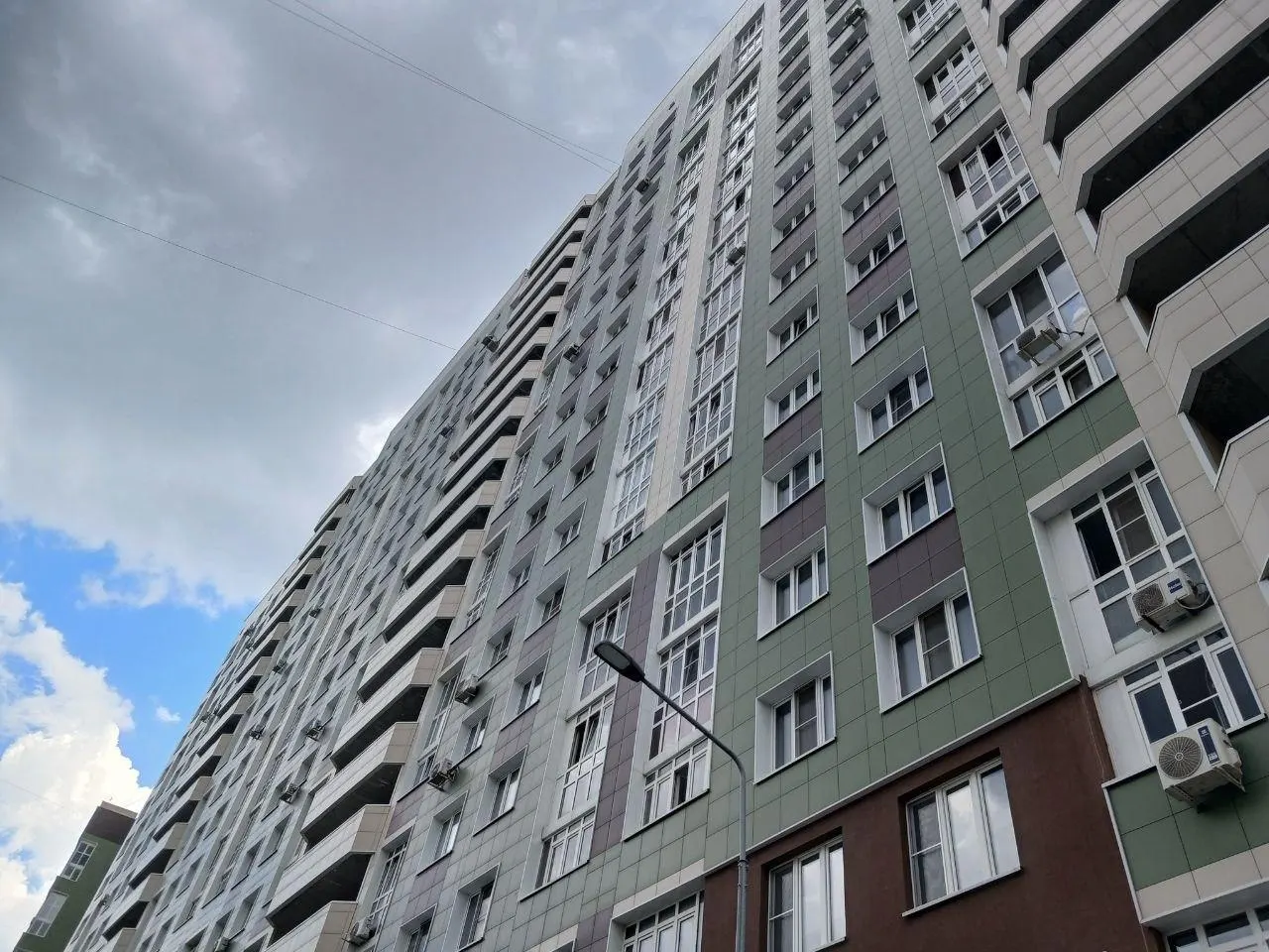 Судебные разбирательства длятся третий год: семью в Саратове собираются выселить из собственной квартиры из‑за чужого долга в 20 тысяч рублей. О решении они узнали случайно.