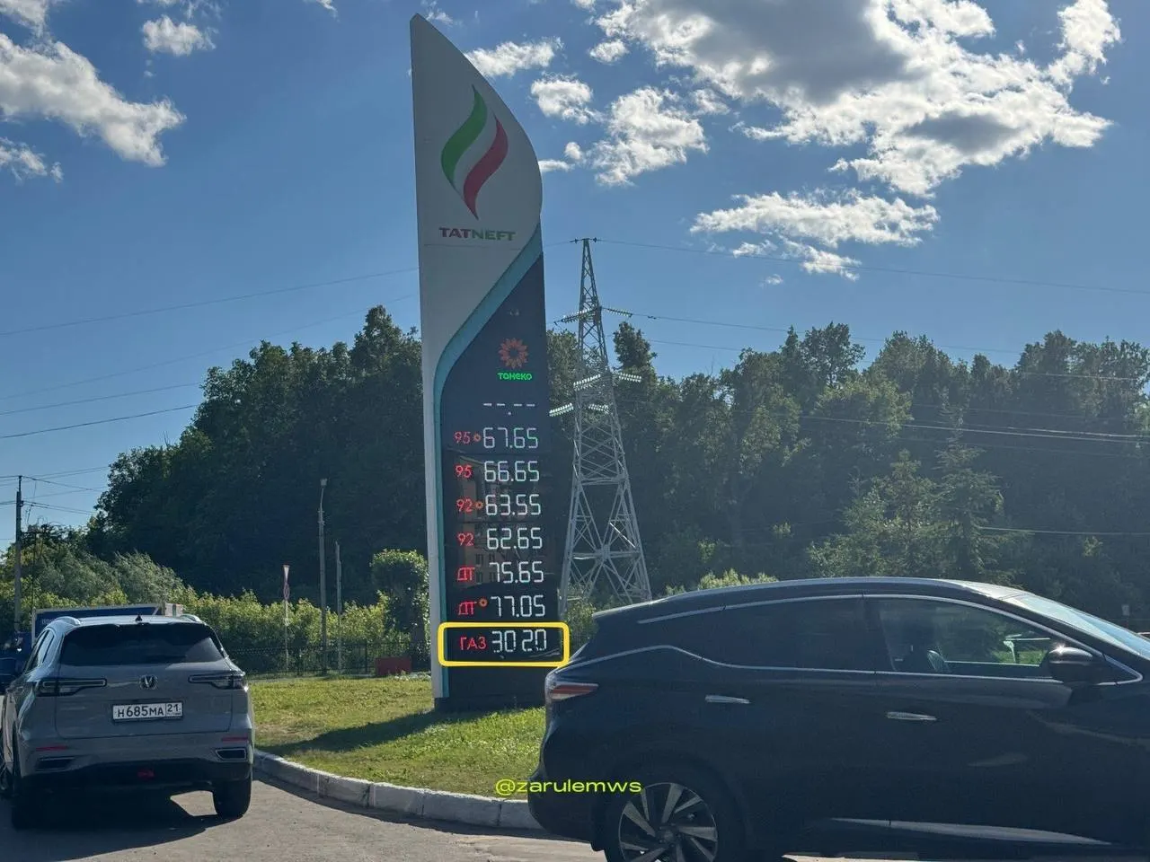 На заправках сети «Татнефть» цена пропана выросла с 26,50 до 30,20 рубля за литр. Цены на бензин и дизель пока не изменились: АИ‑92 — от 62,65 руб./л, АИ‑95 — до 67,75 руб./л, дизель — до 77,05 руб./л.