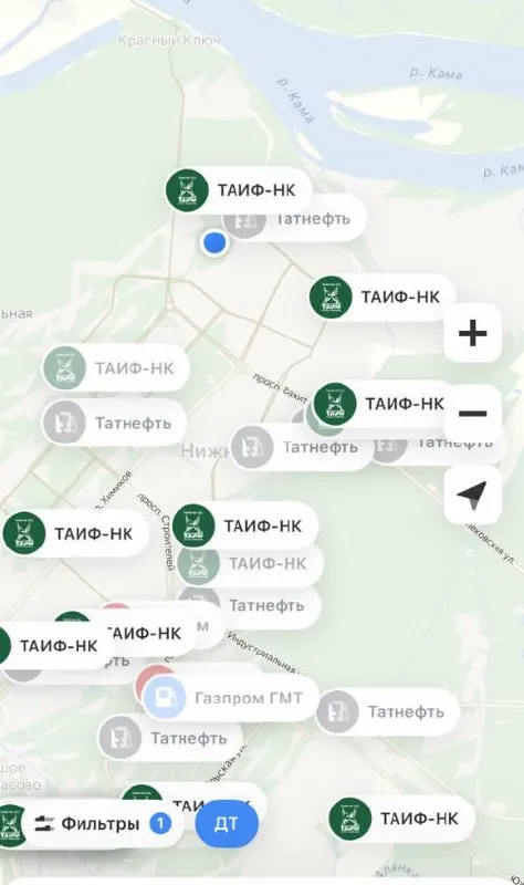После утренней атаки по промышленным объектам в Нижнекамске жители массово скупают бензин: часть АЗС временно закрылась, на других ввели лимиты на выдачу топлива.