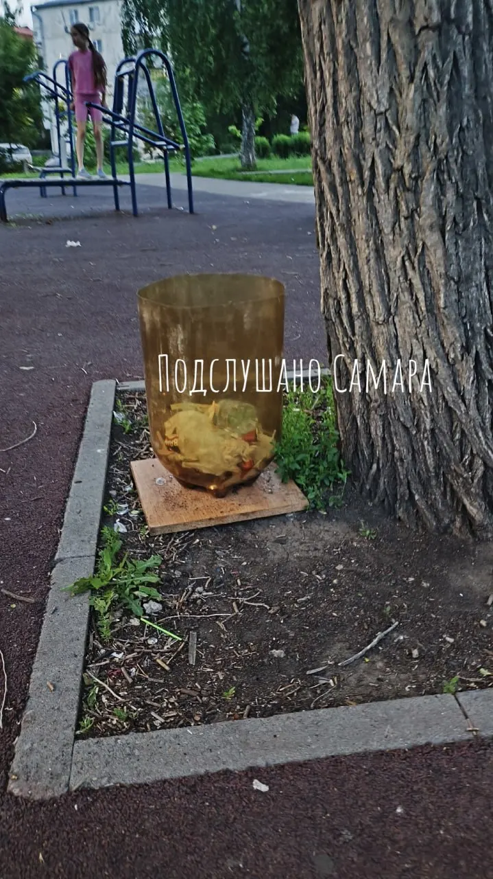 Необычные контейнеры установили в сквере Санфировой (Аэродромная/Революционная): местные жители поблагодарили муниципалитет, чиновники заявили, что сейчас подобных урн в сквере нет.