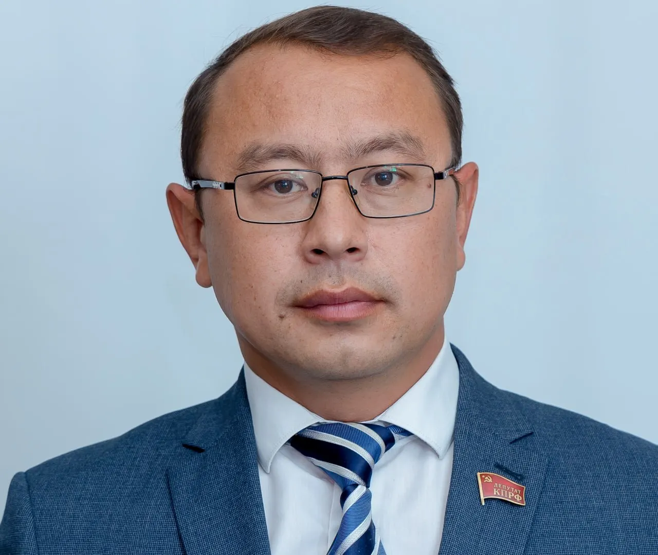 Ленинский райсуд Оренбурга оштрафовал депутата Заксобрания Оренбургской области от КПРФ Нурлана Мунжасарова по статье о демонстрации экстремистской символики; по ней действует годичный запрет на выдвижение.