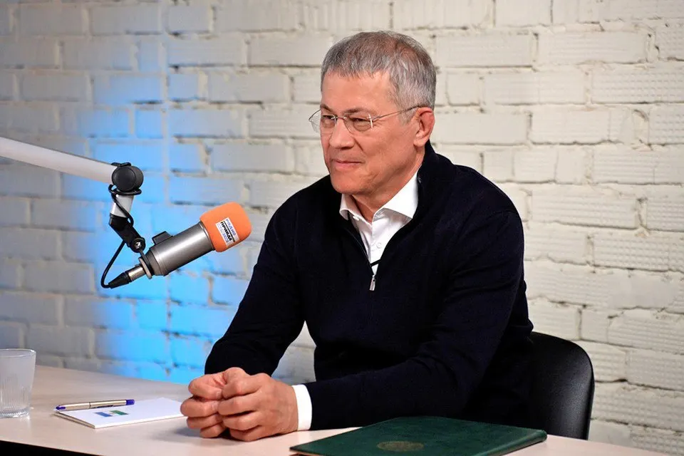 Глава республики заявил, что развитие транспортной и социальной инфраструктуры отстаёт от темпов роста Уфы. Рассматривается проект метро, развивается электротранспорт, а для республиканского перевозчика планируется закупка 100 новых автобусов.