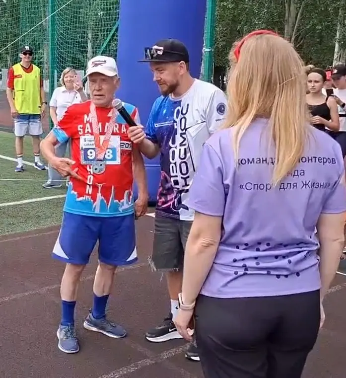 Леонид Селин стал самым пожилым участником забега в парке Гагарина и заявил, что намерен бегать до 100 лет.