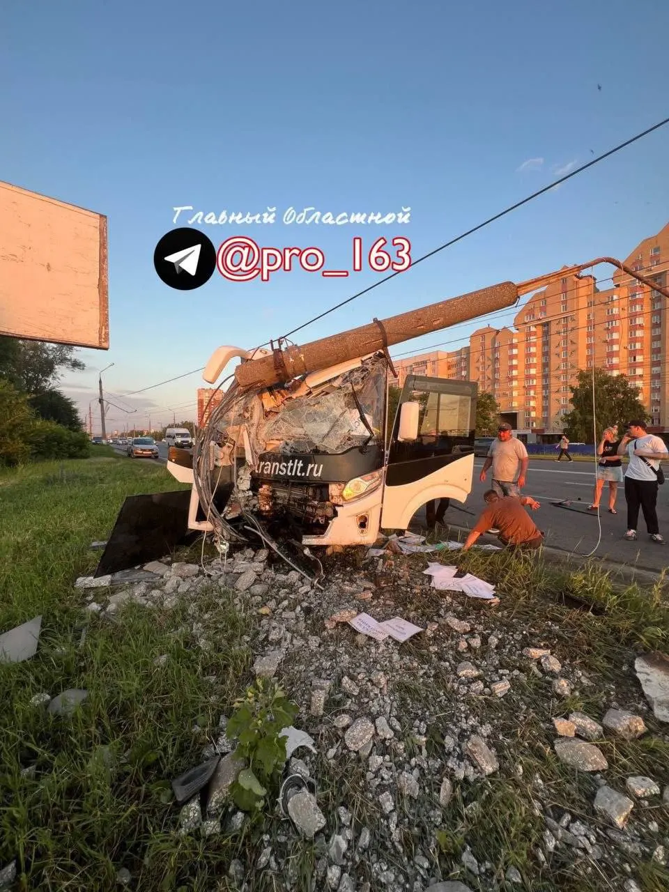 На Южном шоссе в Тольятти произошла крупная авария с участием автобуса. Очевидцы сообщают, что на месте работает реанимация.