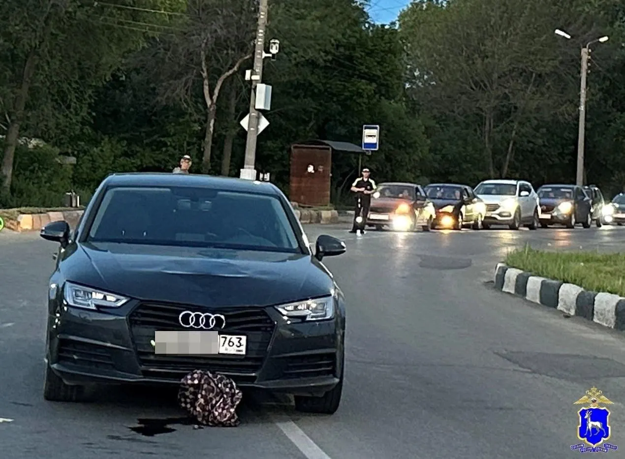 4 июня в Новокуйбышевске 41‑летний водитель Audi A4 наехал на 70‑летнюю женщину на нерегулируемом пешеходном переходе — пенсионерка погибла до приезда скорой.