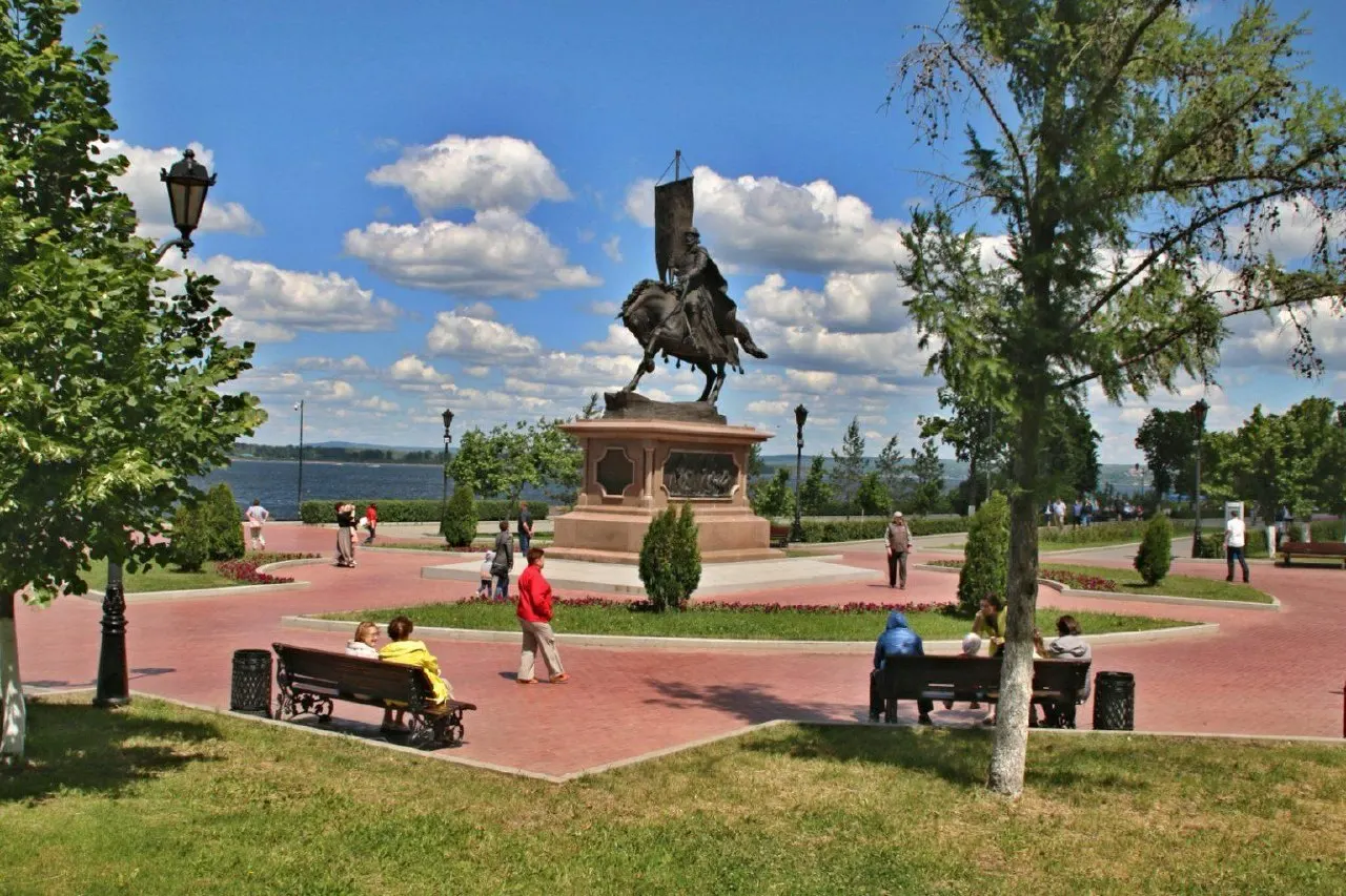 По плану первого этапа стратегии социально-экономического развития города возведение пятой очереди волжской набережной в Самаре перенесли на 2028–2030 годы; ранее сроки уже несколько раз менялись.