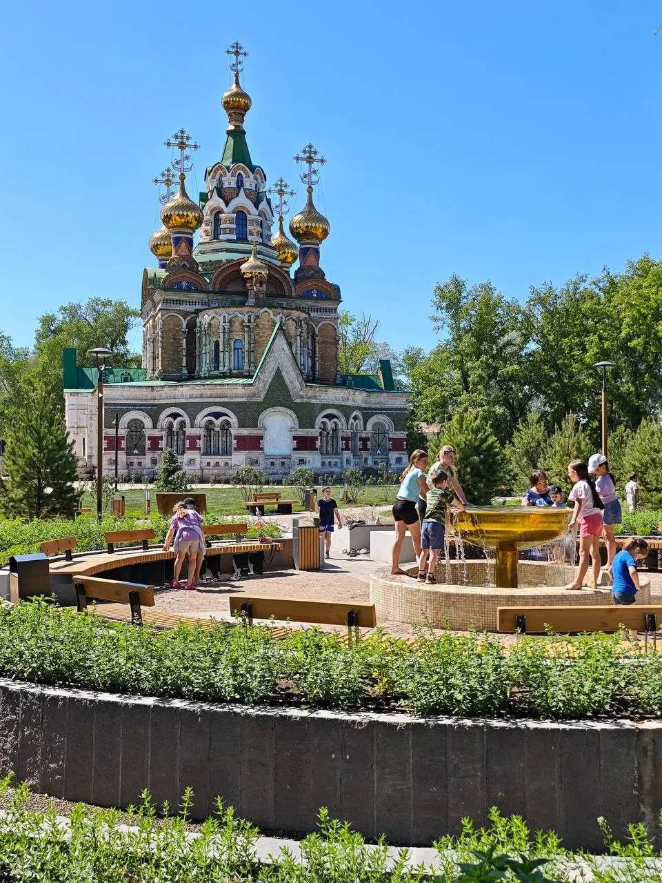 В сквере у исторического храма в Чапаевске появился «Аптекарский сад» — там высадили лекарственные растения и травы с целебными свойствами.
