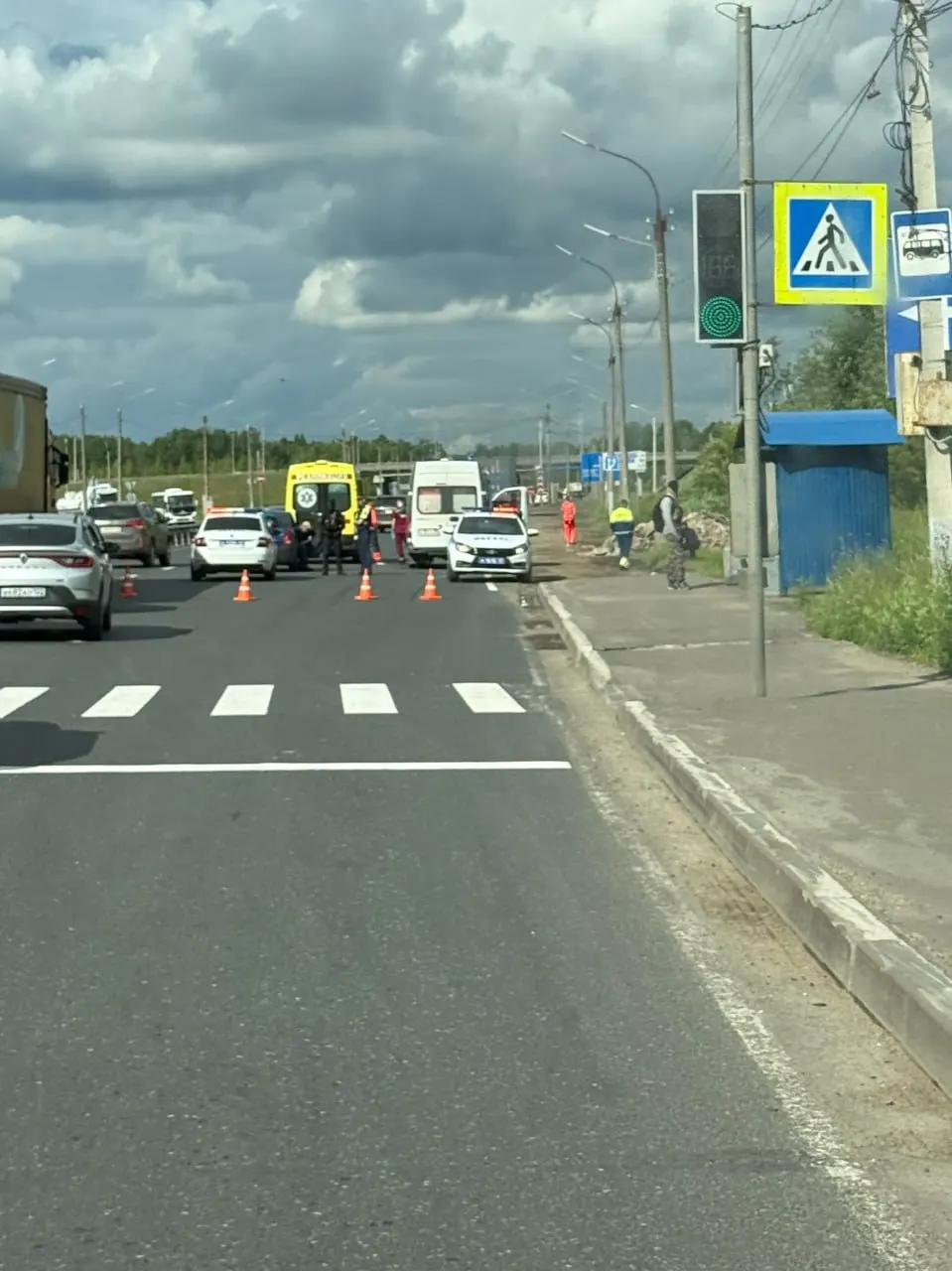 Около 15:00 на подъезде к Новому мосту в районе деревни Гнусино водитель «Renault Logan» сбил женщину-пешехода; от полученных травм она скончалась на месте.