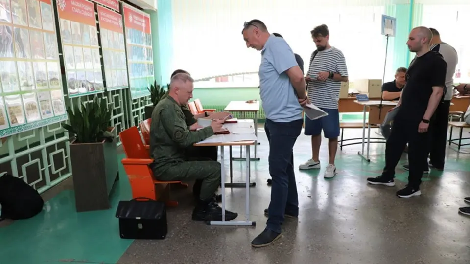В Гродненской области с 17 по 26 июня проводятся учения по мобилизации и проверке данных запасников — власти планируют оповестить около двух тысяч человек. Мероприятия проходят на фоне усиления давления со стороны России и разговоров о вовлечении Минска в эскалацию конфликта на Украине.