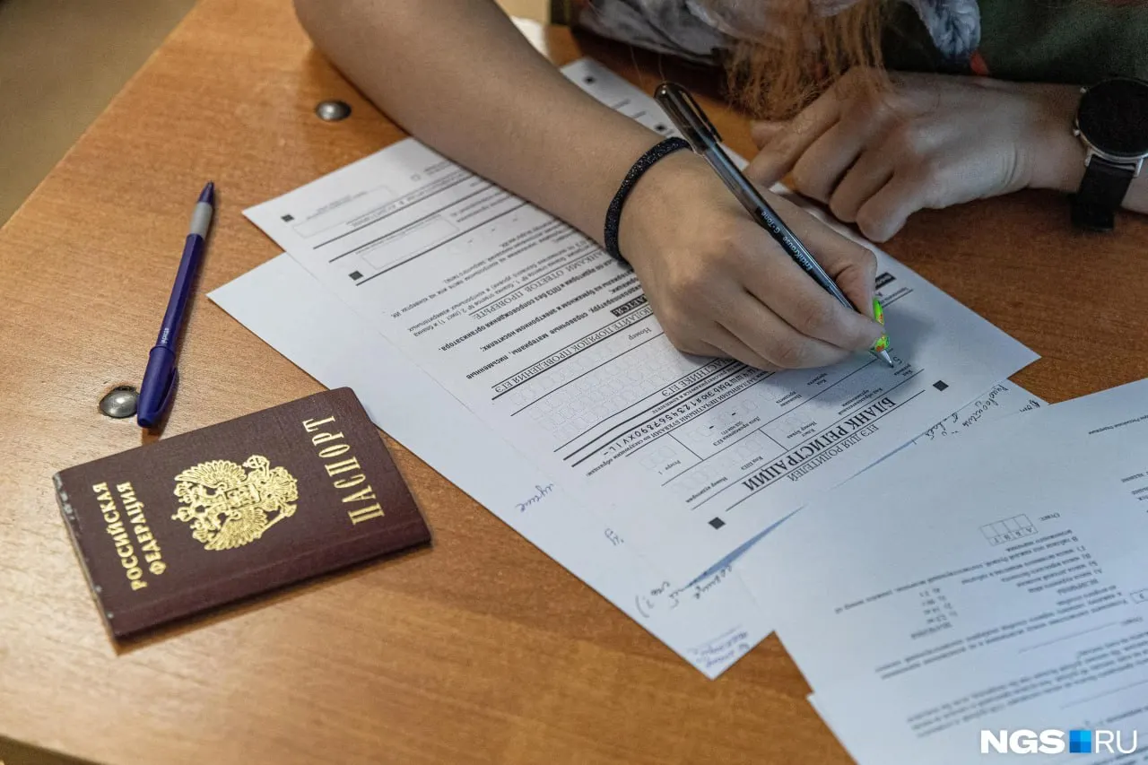 144 учащихся Нижегородской области получили максимальные 100 баллов на единых государственных экзаменах; десять из них сдали два экзамена и набрали по 200 баллов. Губернатор региона поздравил ребят и отметил их трудолюбие.