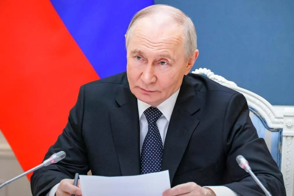 Указ теперь позволяет временно не исполнять обязательства по банковским вкладам перед иностранцами из стран, признанных «недружественными». Поправки вступили в силу 1 июня 2026 года.