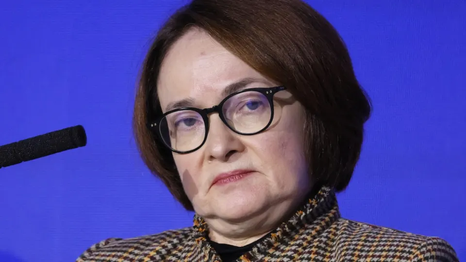 Резкий рост цен на бензин и падение выпуска нефтепродуктов могут отложить ожидаемое снижение ключевой ставки и вызвать новый инфляционный шок.