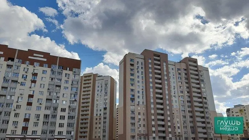 Минстрой Саратовской области сообщил, что в среднем по региону цена за «квадрат» увеличилась на 6%: в Саратове — с 90,3 тыс. до почти 96 тыс. рублей. Нормативная стоимость используется при расчёте соцпомощи и обычно ниже рыночной.