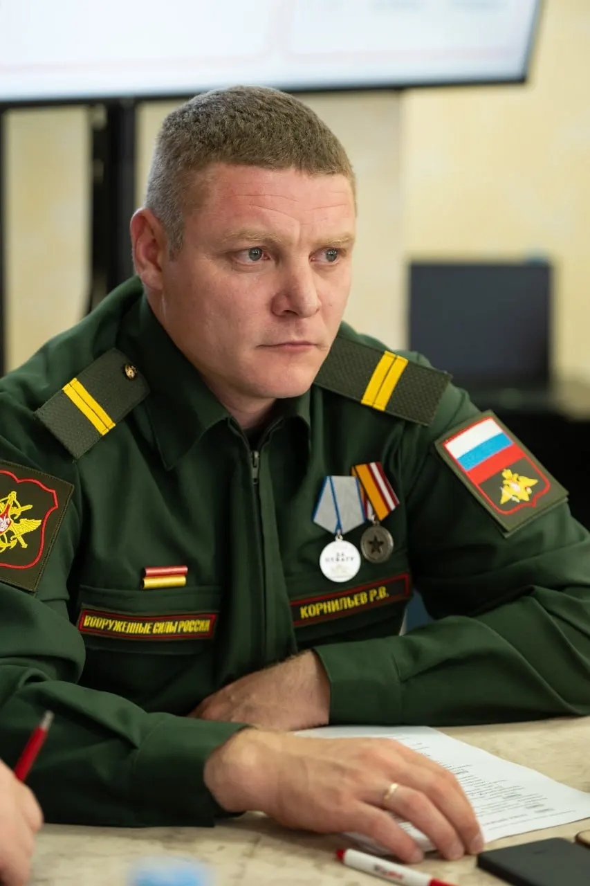 Глава Воткинска назначил Руслана Корнильева советником по гражданской обороне, ЧС, патриотическому воспитанию и адаптации ветеранов; у него тяжёлое ранение, он потерял ноги на спецоперации, но продолжает общественную и спортивную деятельность.