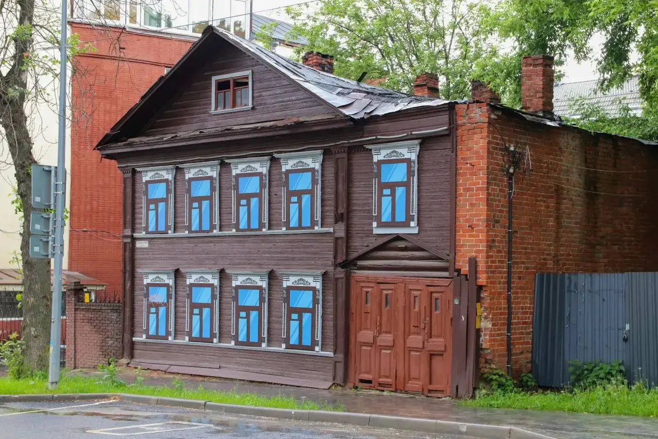 Дом №5 на улице Шевченко, построенный в 1901 году и формирующий исторический облик центра города, купил специализированный застройщик «СЗ „ННДК 4“» — на торгах цена выросла с 7,2 до 16,3 млн рублей.