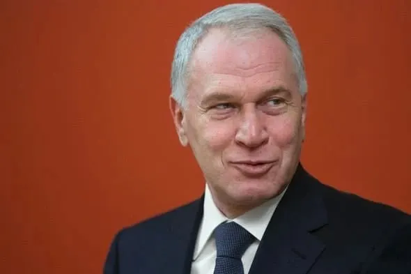 Президент вручил Ковальчуку орден III степени за вклад в социальные проекты, сохранение культурно‑исторических ценностей и благотворительность; ранее ему уже присуждали орден IV степени, а весной его состояние оценивалось примерно в $2 млрд.