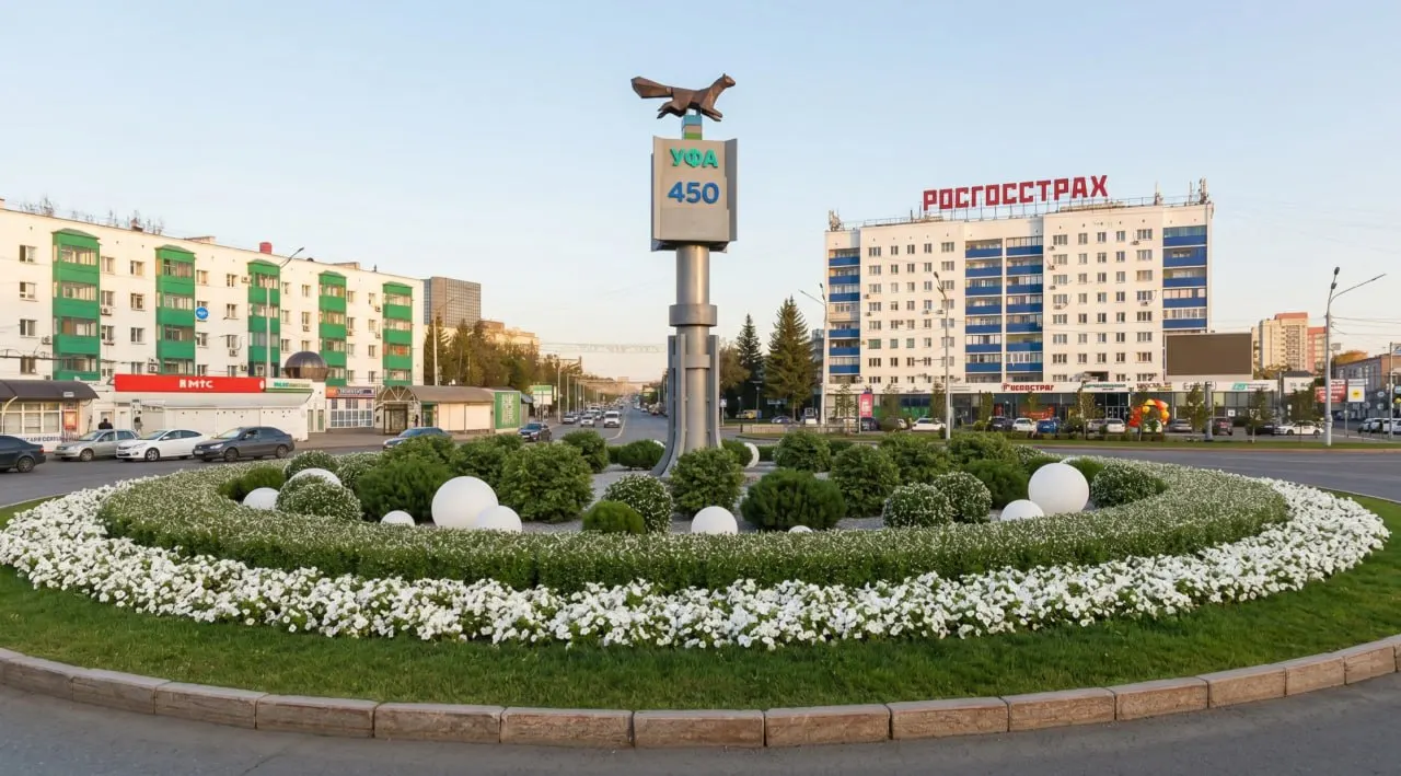 Мэрия выделила 9 млн рублей на приведение в порядок кольца у Центрального рынка: постелят газон, установят 24 светильника и посадят деревья и кустарники. Появился эскиз проекта.