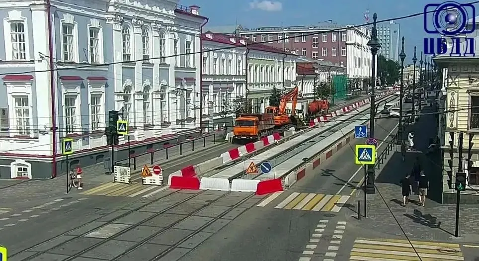 Дорогу закрыли 22 июля на участке между улицами Газета «Звезда» и Сибирская в направлении к центру. Перекрытие запланировано до 27 июля, воду в микрорайоне отключать не будут.