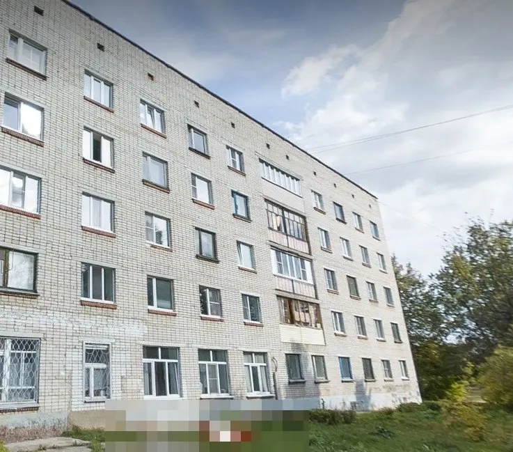 Следователи проверяют обстоятельства падения ребёнка из окна четвёртого этажа в Новочебоксарске. Мальчик выжил, с многочисленными травмами он доставлен в медицинское учреждение.