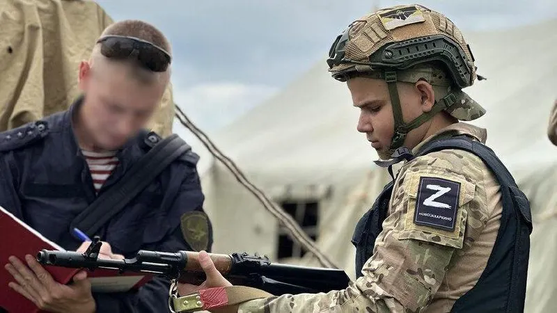 Трёхдневные сборы в рамках проекта «Поколение ZOV» прошли под эгидой Росгвардии: подростки осваивали полосу препятствий, рукопашный бой, тактические задания и обращение с оружием.