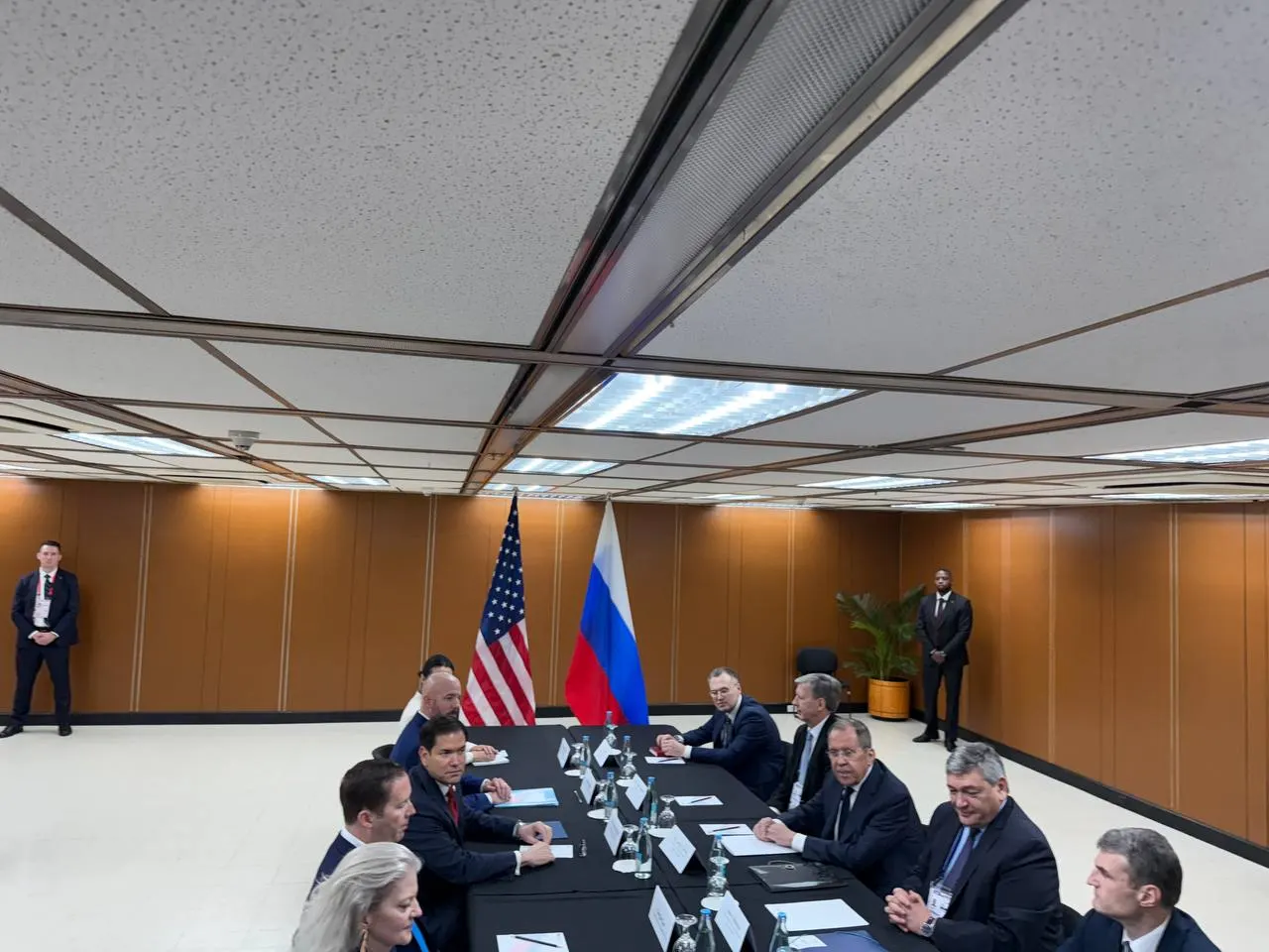 Глава МИД Сергей Лавров провёл встречу с госсекретарём США Марко Рубио в рамках мероприятий АСЕАН; стороны обсуждали позицию США по урегулированию конфликта на Украине, встреча длилась около получаса.