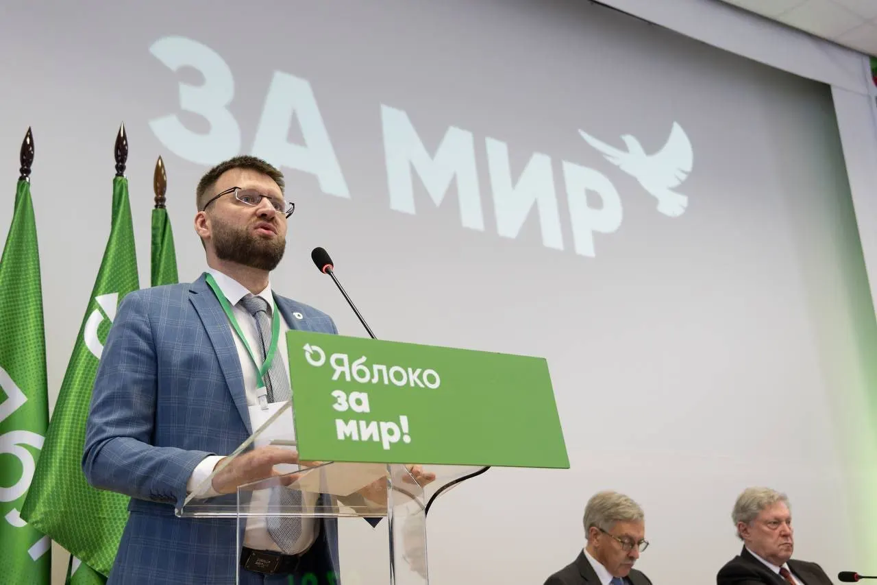 Минюст оставил статус «иноагента» за зампредом «Яблока» Владимиром Дороховым, ссылаясь на «факты ведения политической деятельности»: поздравление от лидера партии, поездки в суд, возложение цветов, участие в видеоролике и другие эпизоды.