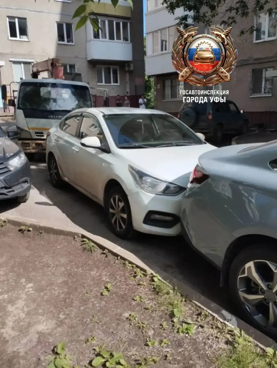 Инцидент в районе «Президент-Отеля»: водитель наехал на мужчину, его забрала скорая, позже пенсионеру оказали помощь и отпустили под амбулаторное наблюдение.