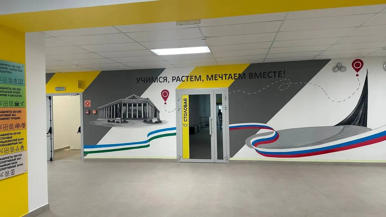 Новая школа в районе Планеты почти готова: глава Октябрьского района сообщает, что объект на завершении строительства и рассчитан на 1 225 учеников.