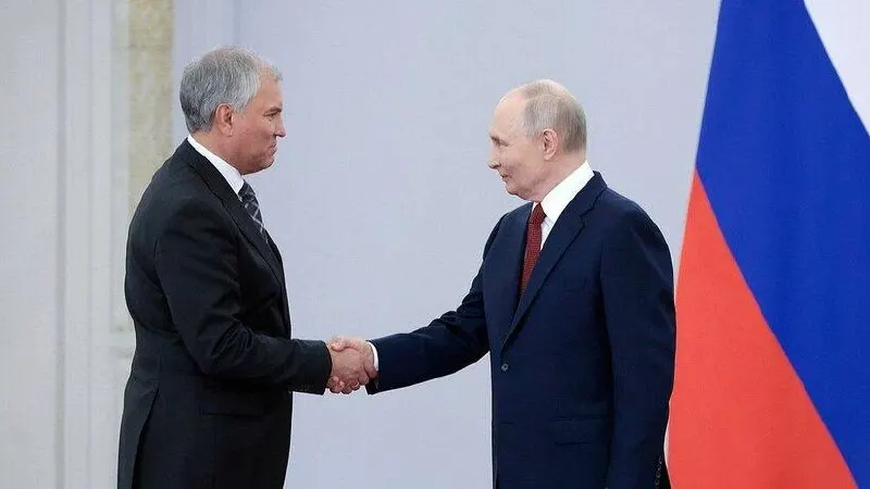 После вручения ордена «За доблестный труд» спикер Госдумы Вячеслав Володин отметил вклад президента в развитие партийной системы, подчеркнул межфракционное единство депутатов и эффективность политической системы.