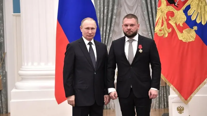 В декларациях кандидатов обнаружены зарубежные активы у одного из лидеров списка «Единой России» и у других претендентов из регионов; в партии заявили, что необходимые отчуждения были произведены до подачи документов.