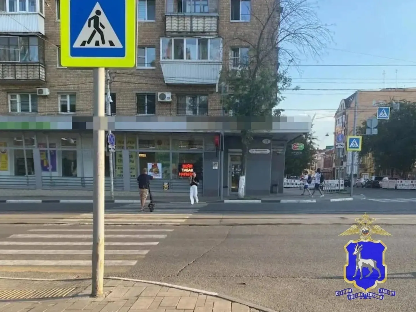 Вечером 29 июля на улице Красноармейской у площади Куйбышева 19‑летний водитель Chevrolet Niva сбил 17‑летнюю девушку; её госпитализировали с травмой колена.