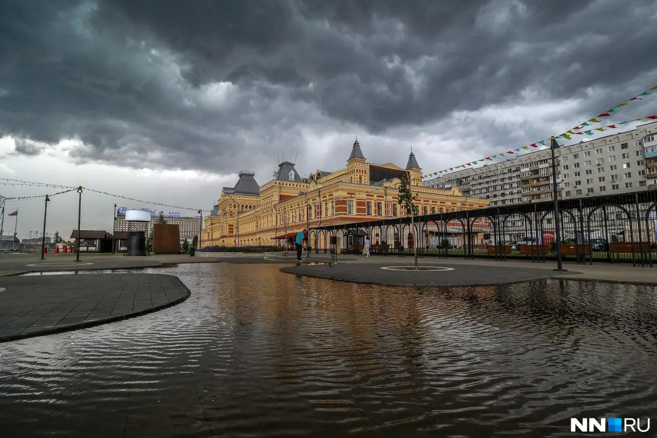 Днём воздух прогреется до +27…+28°C, однако в субботу и воскресенье возможны кратковременные дожди; ночами +15–17°C.