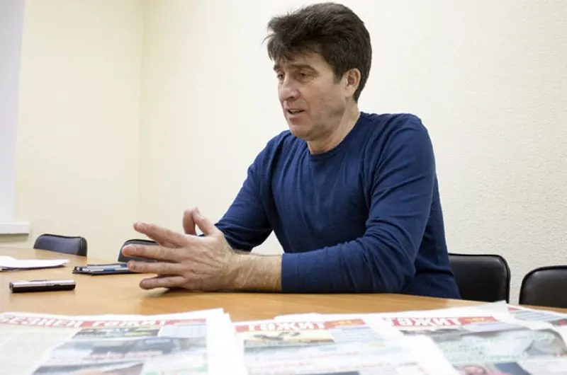 Главный редактор татарского издания объявил об уходе из профессии из‑за цензуры и повторных штрафов по статье о разжигании ненависти; издание планируют преобразовать в литературный журнал.