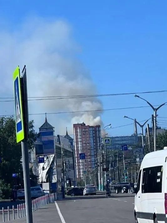 Губернатор Пензенской области объявил план «Ковер» и сообщил о сбитом беспилотнике; жители фиксируют взрывы и задымление, по данным мониторинга пострадали НИИ и завод «Маяк».