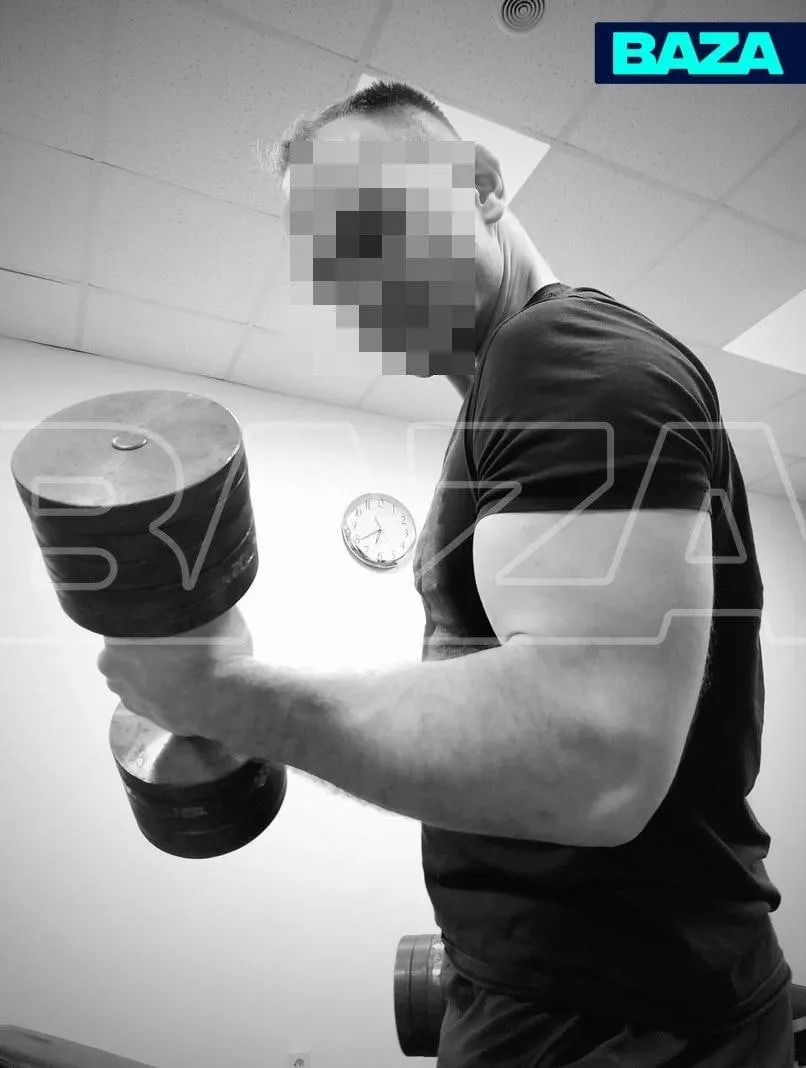 Пенсионеры застали мужчину, набиравшего воду из подъездного крана; после замечания женщина и её супруг были избиты. Нападавшим оказался 39‑летний кандидат в мастера спорта и детский тренер, он подал встречное заявление.