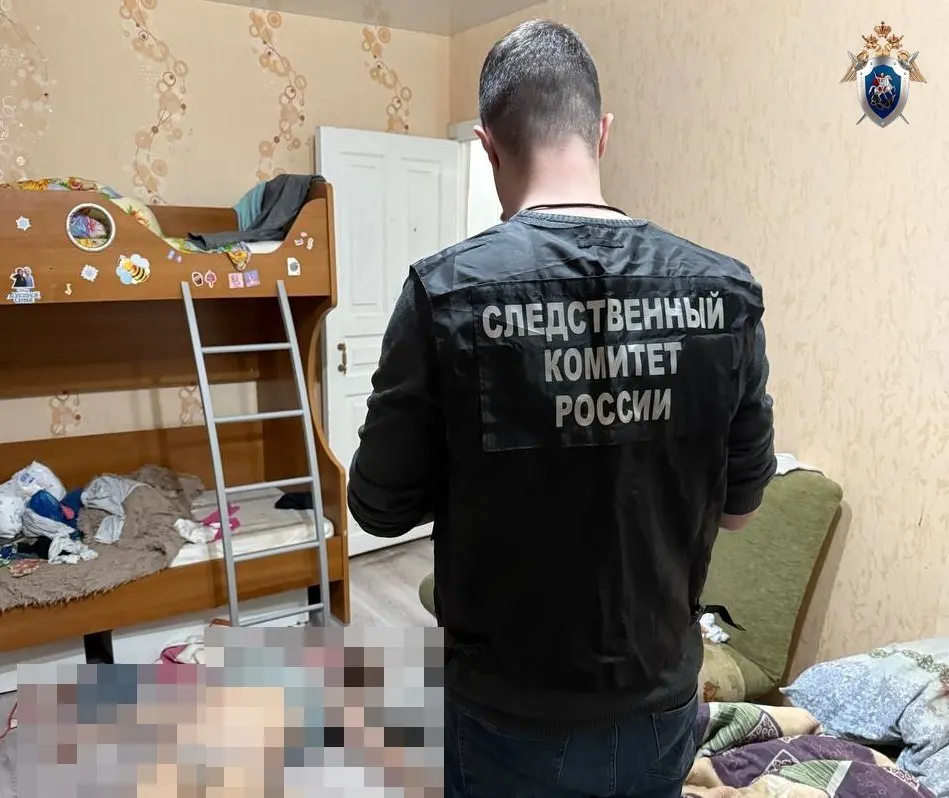 Суд признал 36-летнего жителя Кстова виновным в убийстве супруги с особой жестокостью: во время ссоры он нанес ей 43 удара, двое маленьких детей наблюдали за нападением.