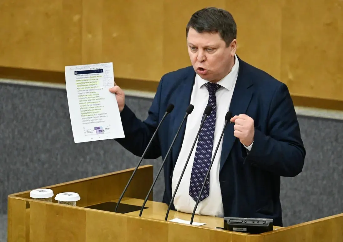 Депутат из Самары утверждает, что на его счёт поступили свыше 3,5 млн рублей от сторонников из разных регионов; он связывает это с позицией по миграционной политике.