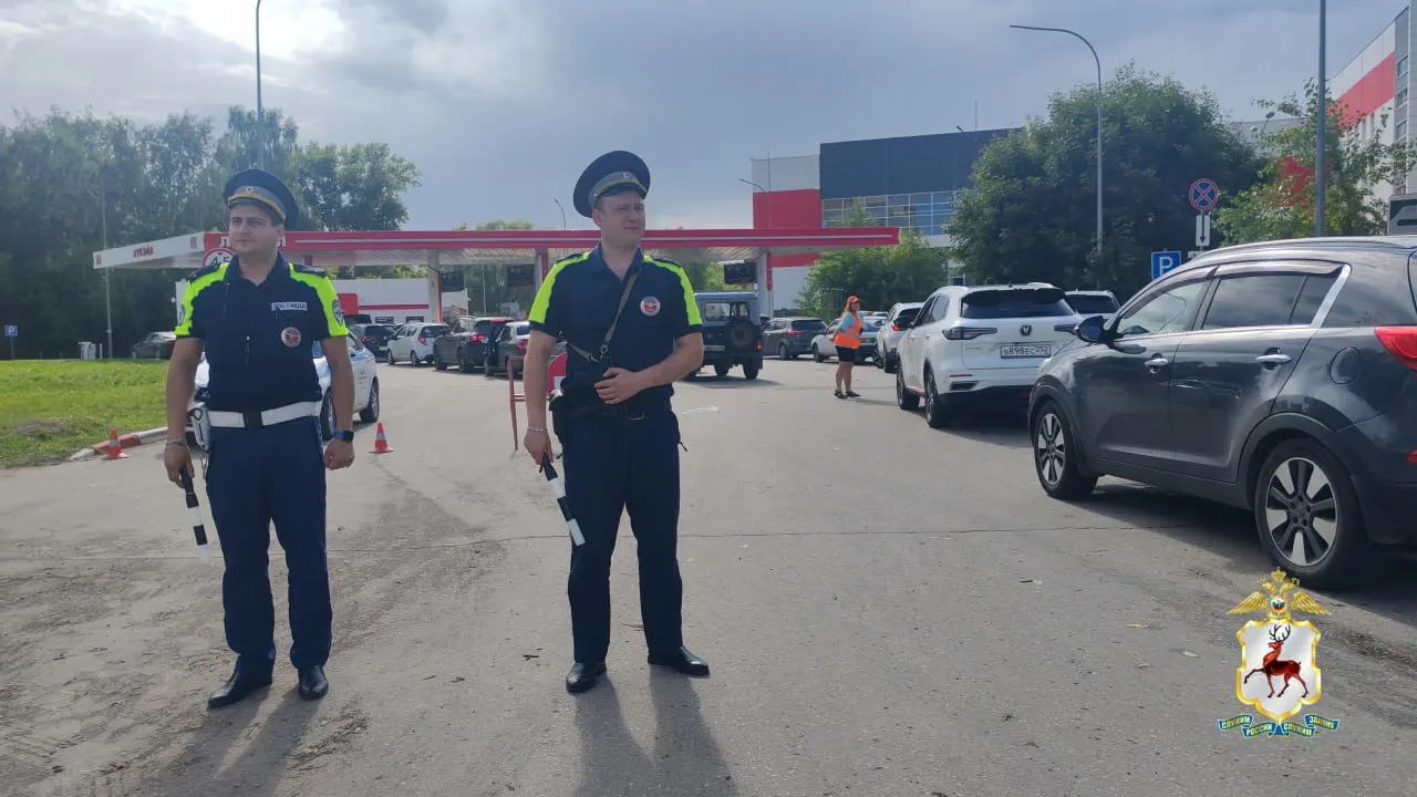 С 8 по 14 июля в Нижнем Новгороде зафиксировали несколько случаев создания препятствий на дорогах у автозаправок; патрули были перестроены, чтобы быстро реагировать и уменьшать заторы.