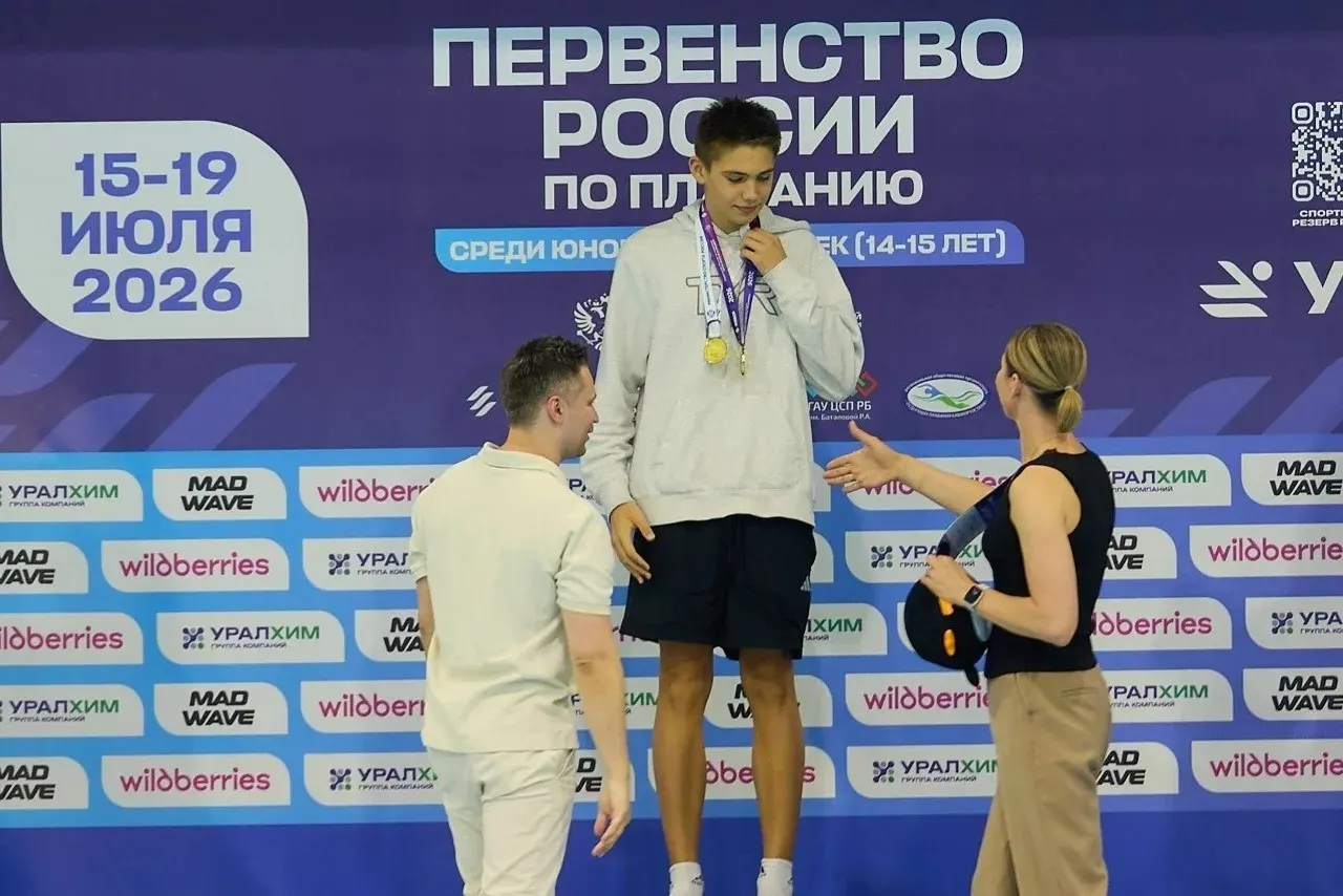 Никита Кузнецов из Омской области стал лучшим на дистанциях 400, 800 и 1 500 м вольным стилем на всероссийском первенстве в Уфе.