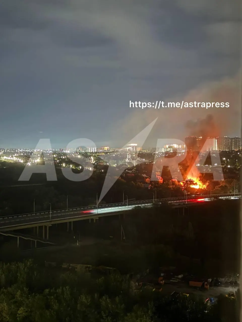 Удары и пожары в Ростове и Белгороде, жертвы в Запорожье, рейды в петербургских ТЦ, аудиоспектакль калининградской правозащитницы, изменения в правилах маркетплейсов и новые законы об ИИ и мигрантах.