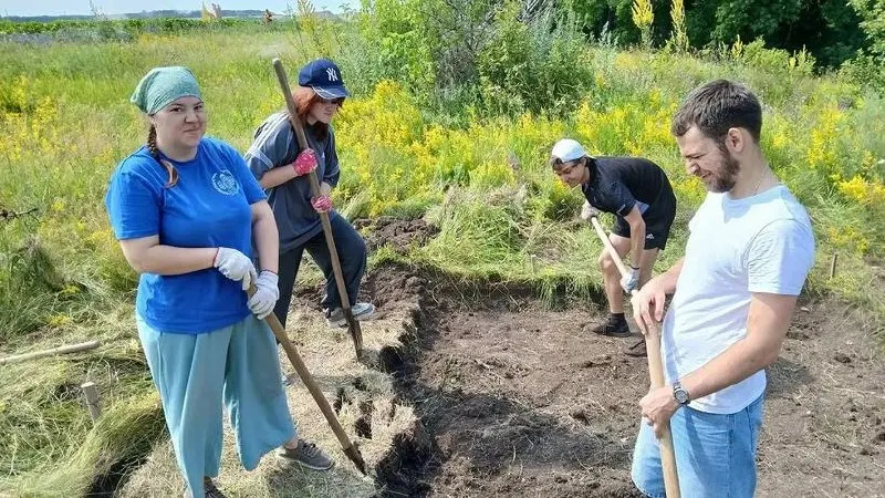 При раскопках на площади более 200 кв. м студенты и археологи обнаружили свыше двух тысяч предметов эпохи бронзы, включая каменный алтарь и часть литейной формы.