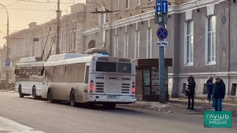 На нескольких автобусных маршрутах, связывающих Саратов и Энгельс, повышены тарифы: изменения касаются как поездок в черте города, так и выездных направлений.