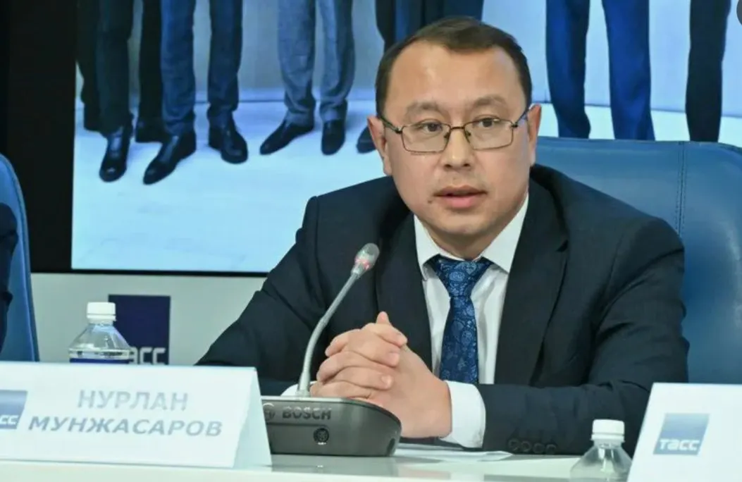 В Оренбурге депутата областного собрания от КПРФ оштрафовали по статье о демонстрации «экстремистской символики» и запретили участвовать в выборах на год. Протокол составлен по посту во «ВКонтакте», где была выражена благодарность избирателям за поддержку в проекте «Умное голосование».