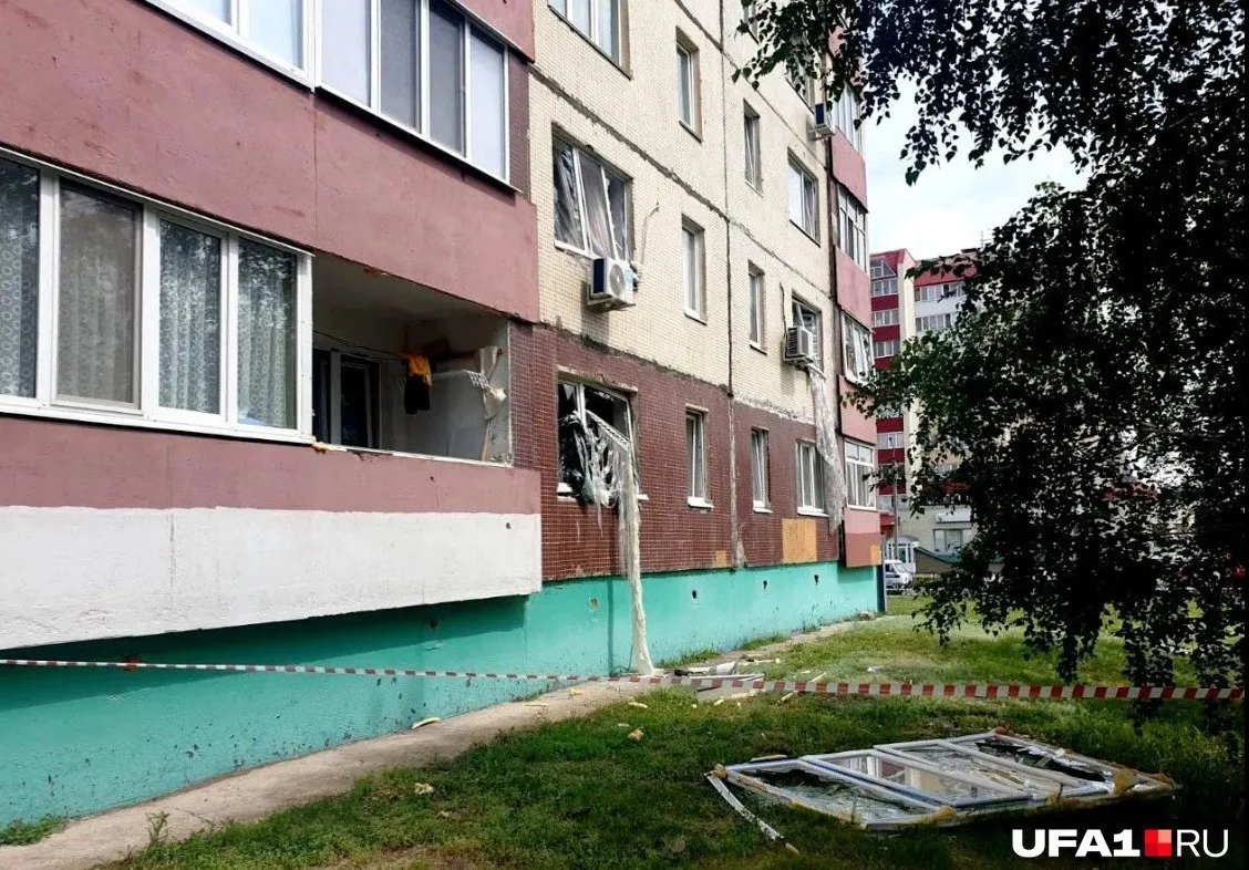 Суд признал виновными двух слесарей в несоблюдении мер при утечке газа после взрыва 2 июля в Стерлитамаке: один из работников повернул ручку, что привело к взрыву; есть погибшая и пострадавшие.
